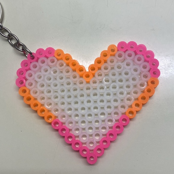 🌸 New Handmade Heart Pearler bead keychain - Picture 3 of 5